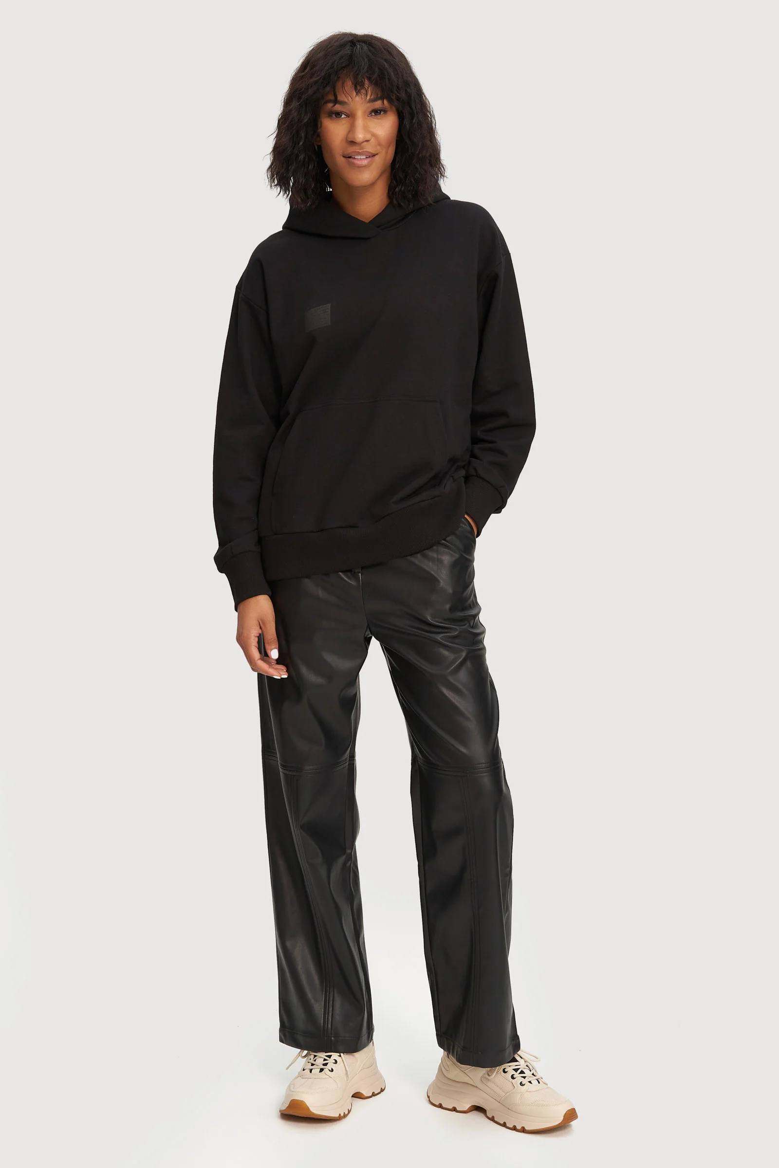 Reign-03 - Image 6