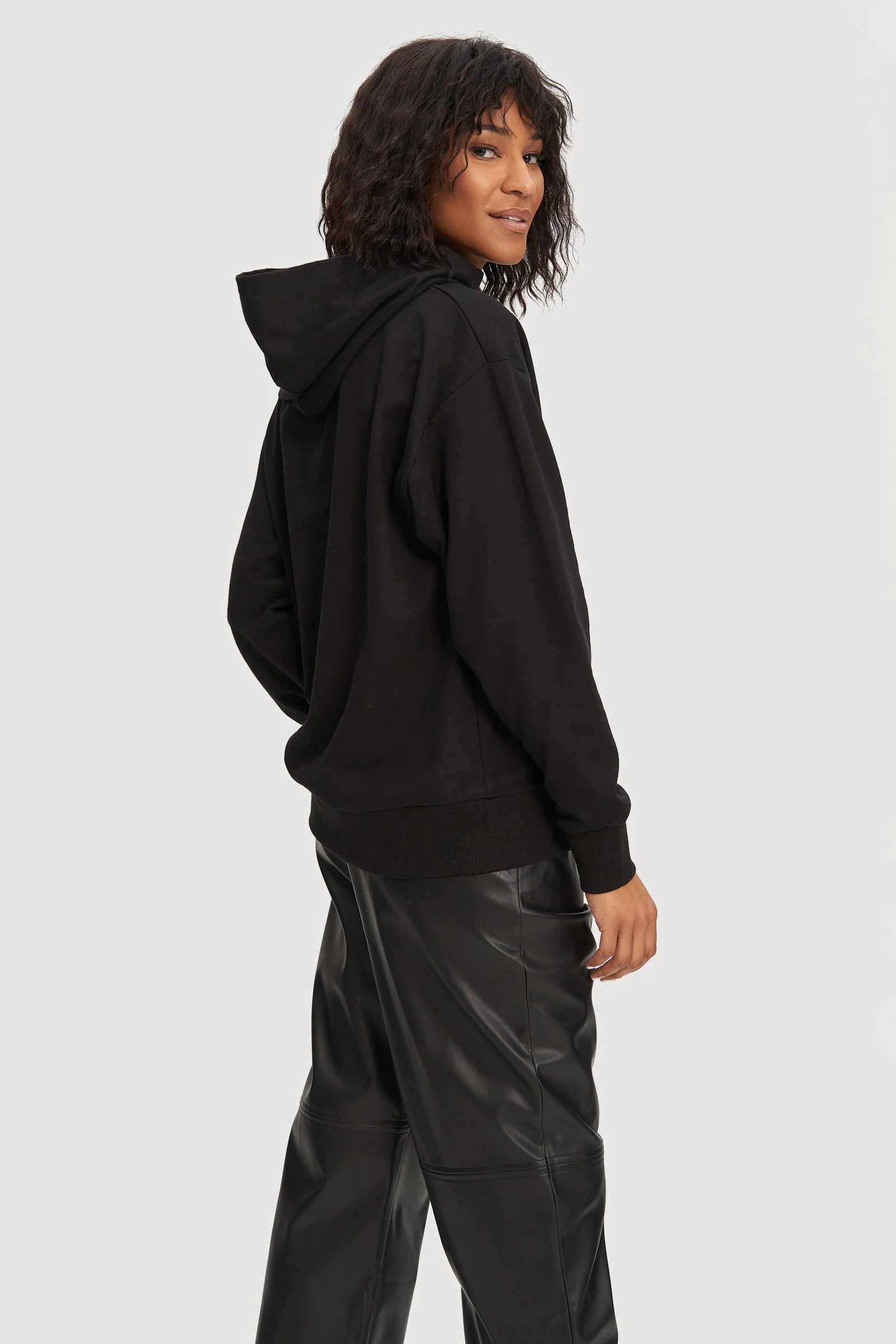 Reign-03 - Image 7
