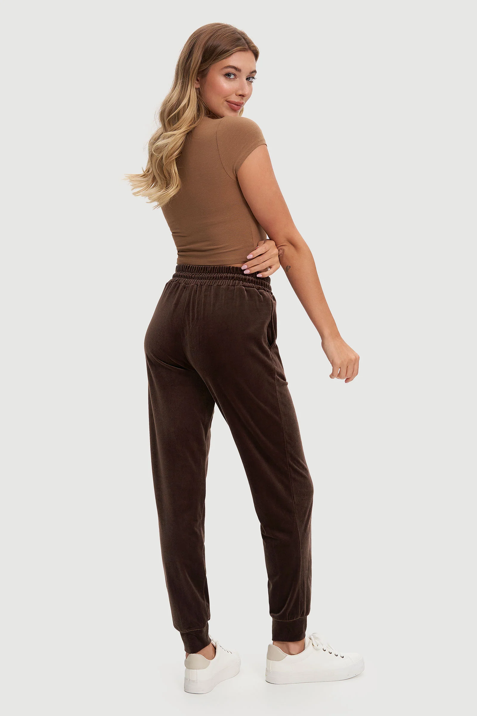 Gina Pant - Image 13